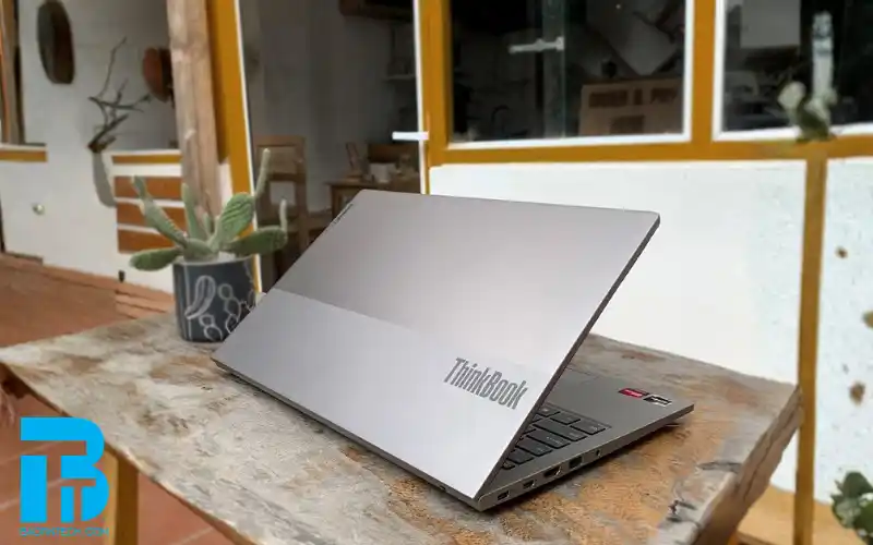Chọn Laptop Cho Nhân Viên Sales: Nhẹ, Sang, Pin Lâu ThinkBook Sang trọng gặp gỡ khách hàng