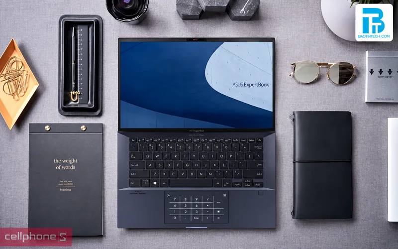 Laptop ASUS ExpertBook trong không gian làm việc chuyên nghiệp