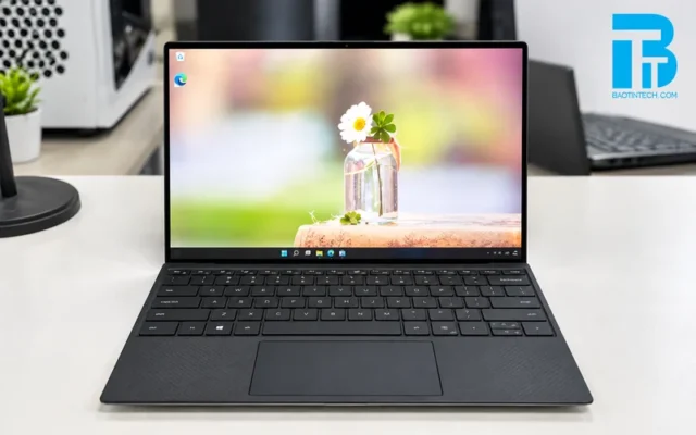 Laptop Dell Pro chính diện màn hình sắc nét cho làm việc